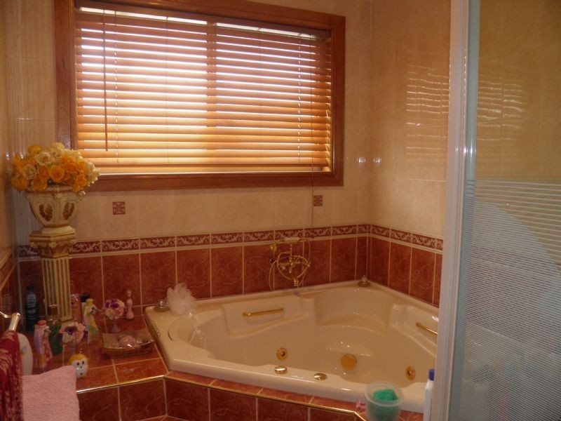 25 Rhodes St, St Albans VIC 3021