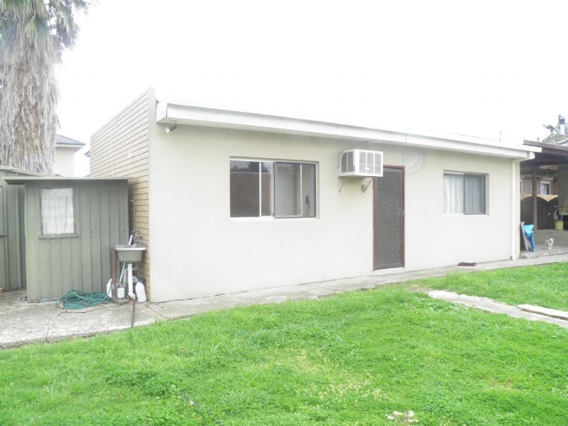 25 Rhodes St, St Albans VIC 3021