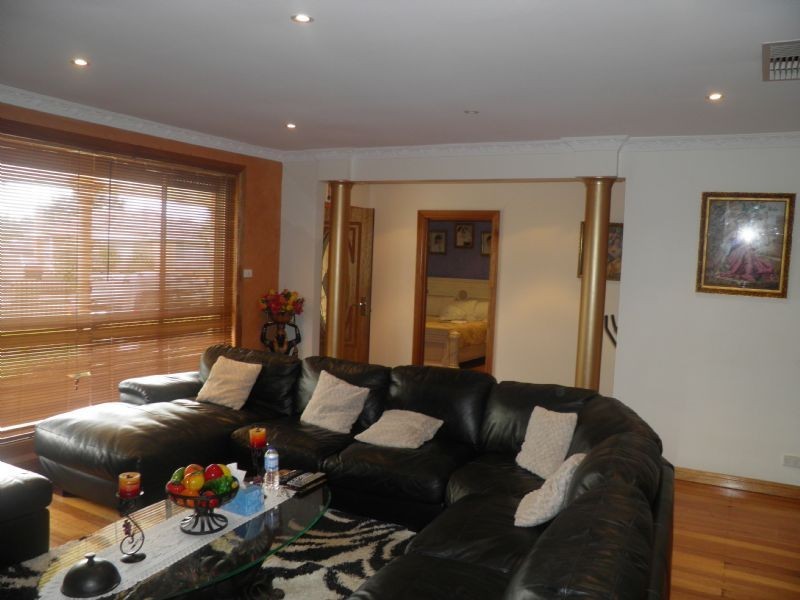 25 Rhodes St, St Albans VIC 3021