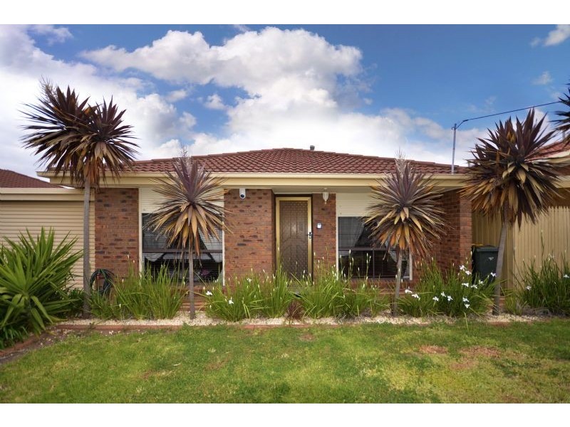 2/66 Kurung Drive, Kings Park VIC 3021