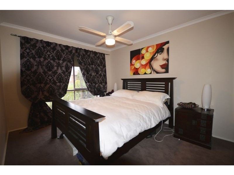 2/66 Kurung Drive, Kings Park VIC 3021