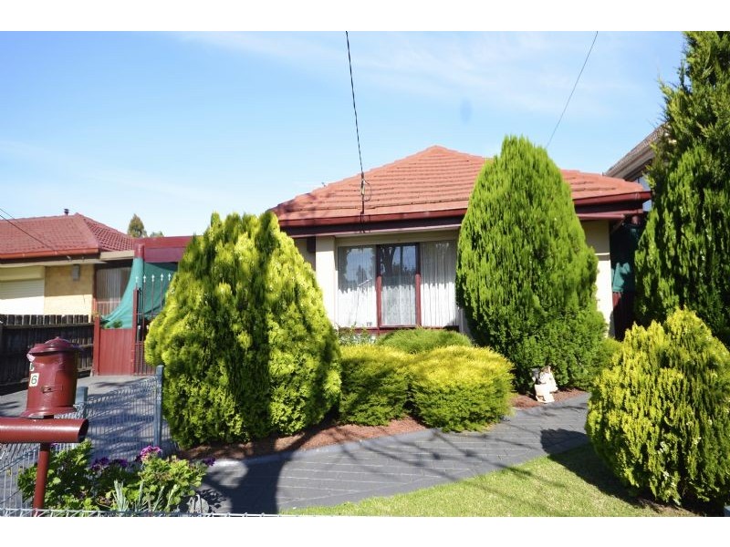 6 Camelot Drive, St Albans VIC 3021