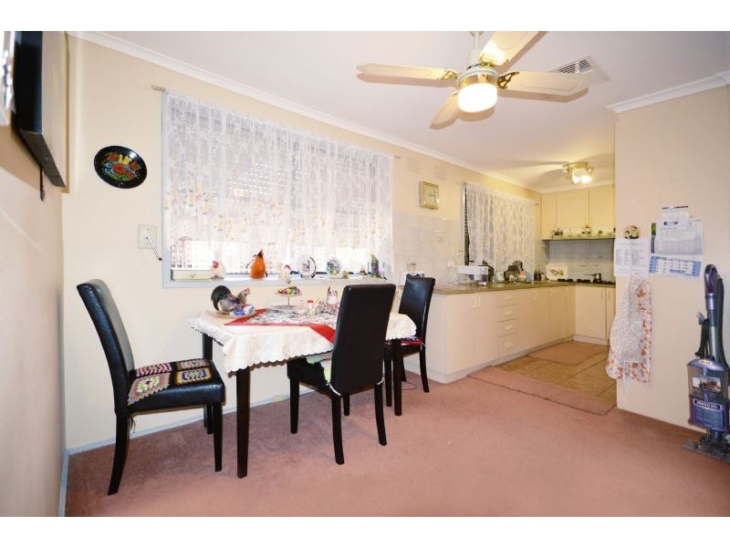 6 Camelot Drive, St Albans VIC 3021
