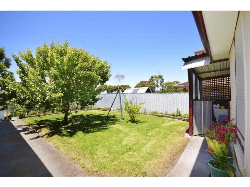 6 Camelot Drive, St Albans VIC 3021