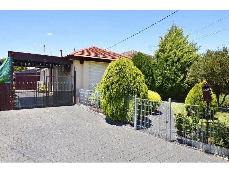 6 Camelot Drive, St Albans VIC 3021