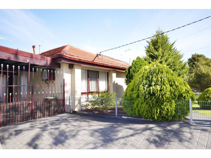 6 Camelot Drive, St Albans VIC 3021