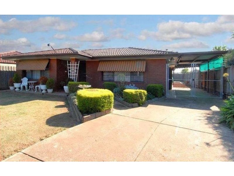 8 Diamond Avenue, Albanvale VIC 3021