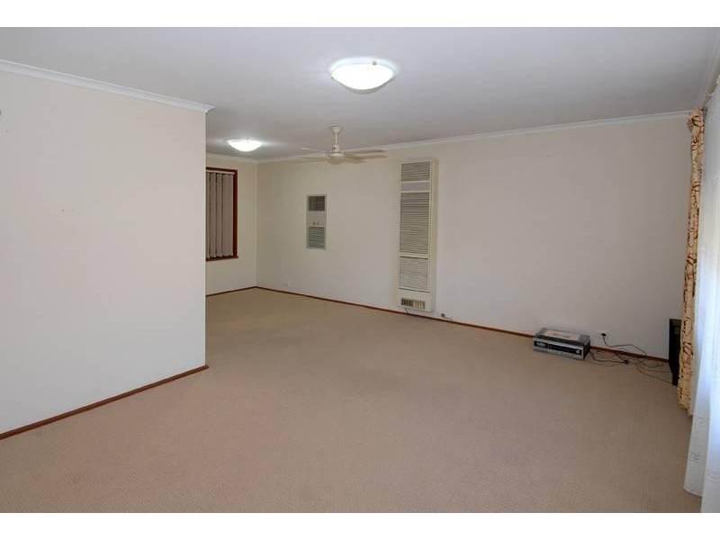 8 Diamond Avenue, Albanvale VIC 3021