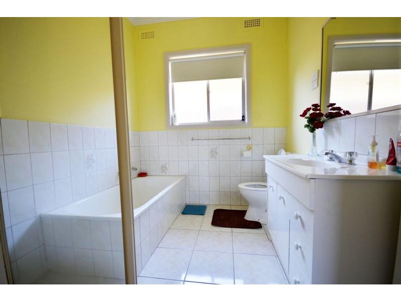 8 Oberon Avenue, St Albans VIC 3021