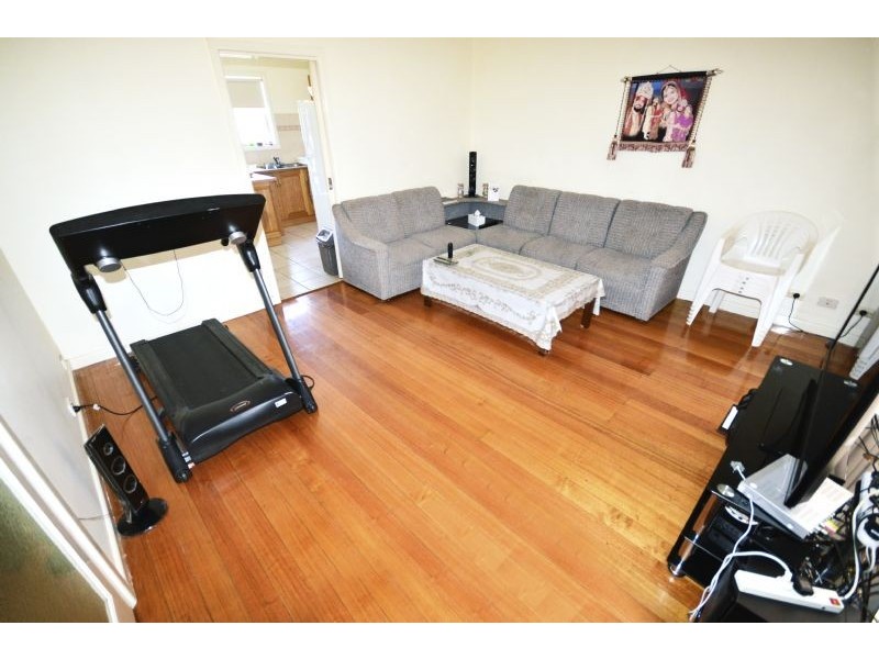 8 Oberon Avenue, St Albans VIC 3021