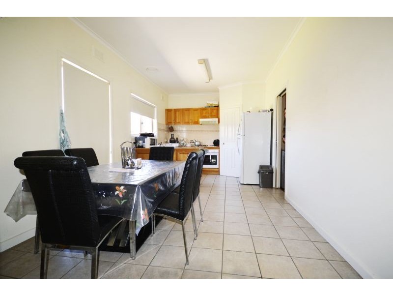 8 Oberon Avenue, St Albans VIC 3021