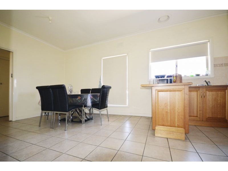 8 Oberon Avenue, St Albans VIC 3021