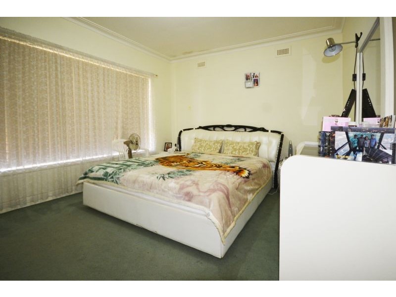 8 Oberon Avenue, St Albans VIC 3021