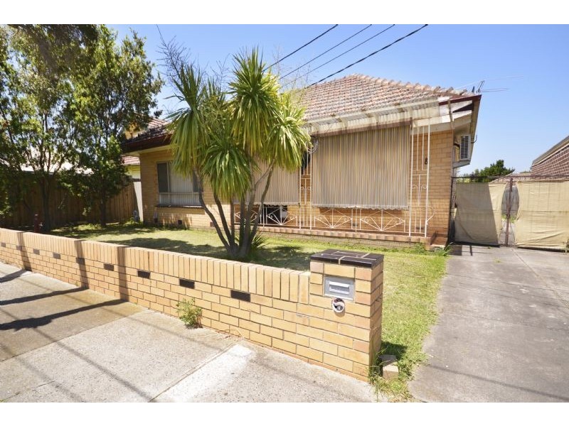 8 Oberon Avenue, St Albans VIC 3021