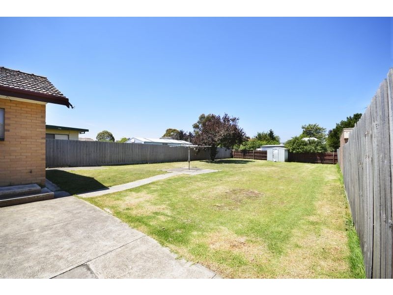 8 Oberon Avenue, St Albans VIC 3021