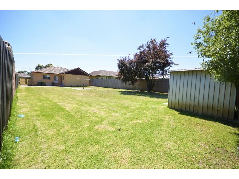 8 Oberon Avenue, St Albans VIC 3021