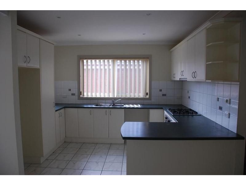 2/13 Butler Street, St Albans VIC 3021