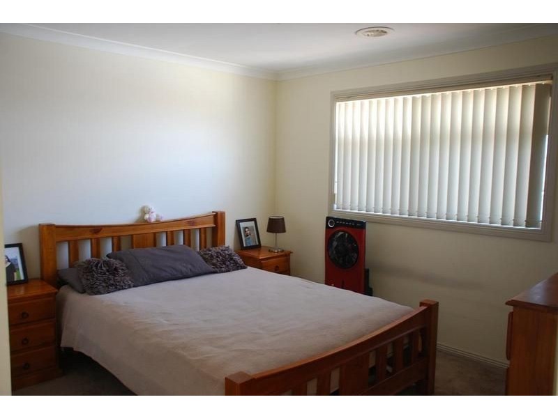 2/13 Butler Street, St Albans VIC 3021