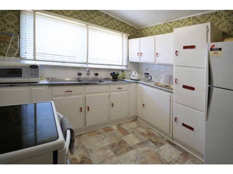 17 Ivanhoe Avenue, St Albans VIC 3021