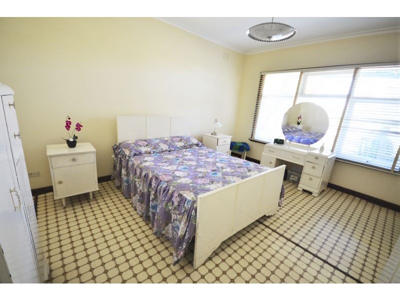 17 Ivanhoe Avenue, St Albans VIC 3021