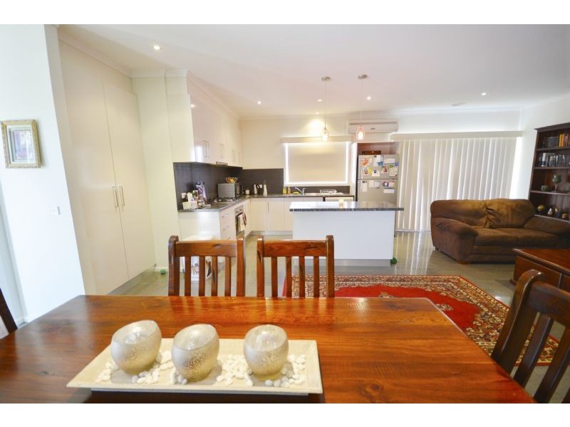 2/14 Bernbanks Avenue, St Albans VIC 3021