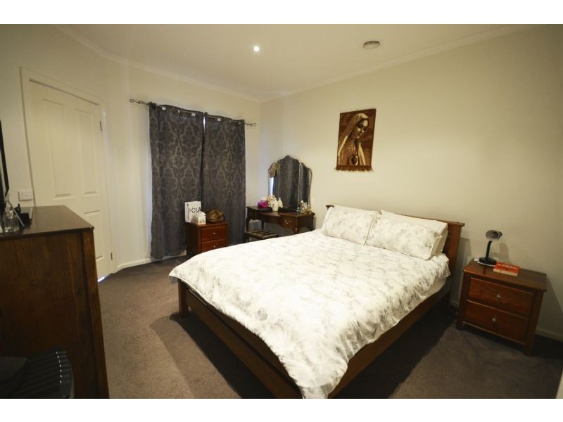 2/14 Bernbanks Avenue, St Albans VIC 3021