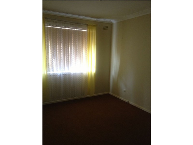8 Kings Road, St Albans VIC 3021