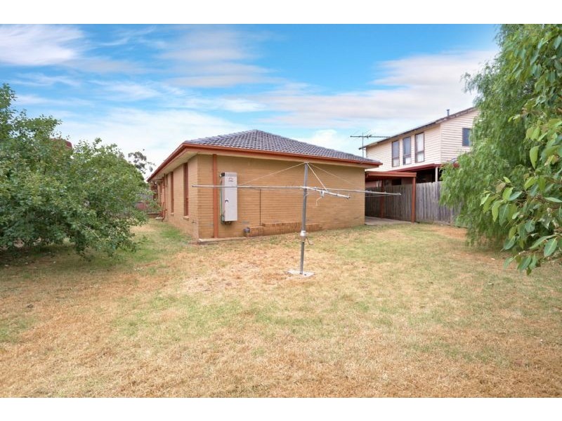 7 Magnolia Avenue, Kings Park VIC 3021