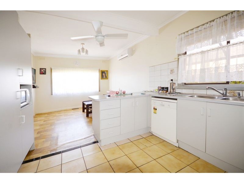 114 George Street, St Albans VIC 3021