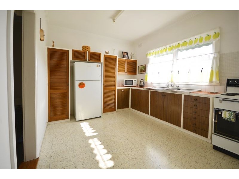 15 Erica Avenue, St Albans VIC 3021