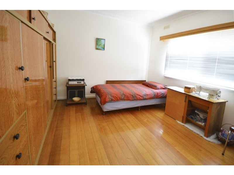 15 Erica Avenue, St Albans VIC 3021