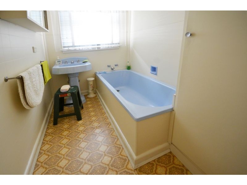 15 Erica Avenue, St Albans VIC 3021