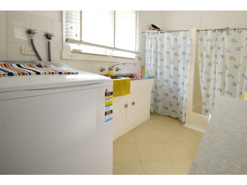 15 Erica Avenue, St Albans VIC 3021