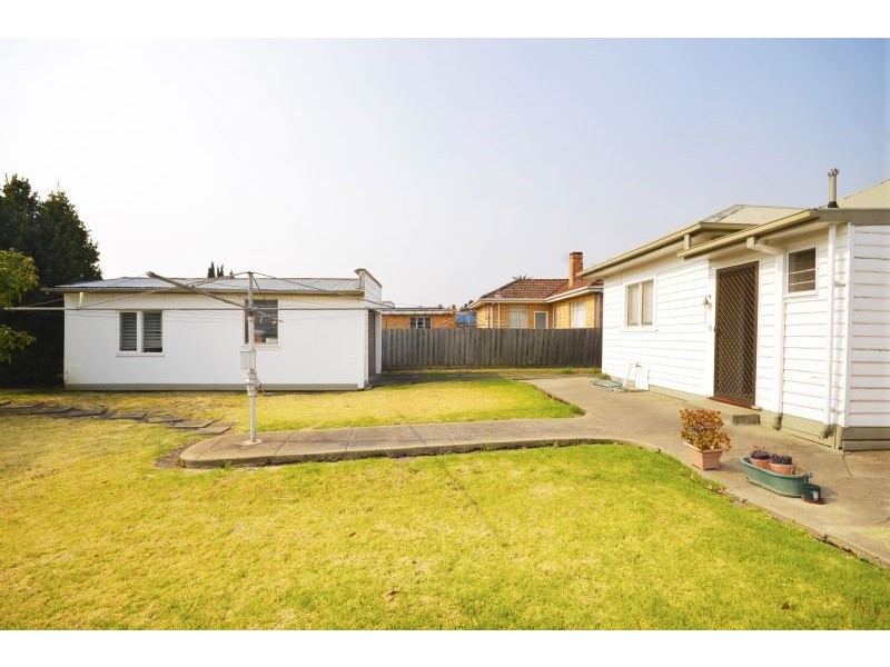 15 Erica Avenue, St Albans VIC 3021