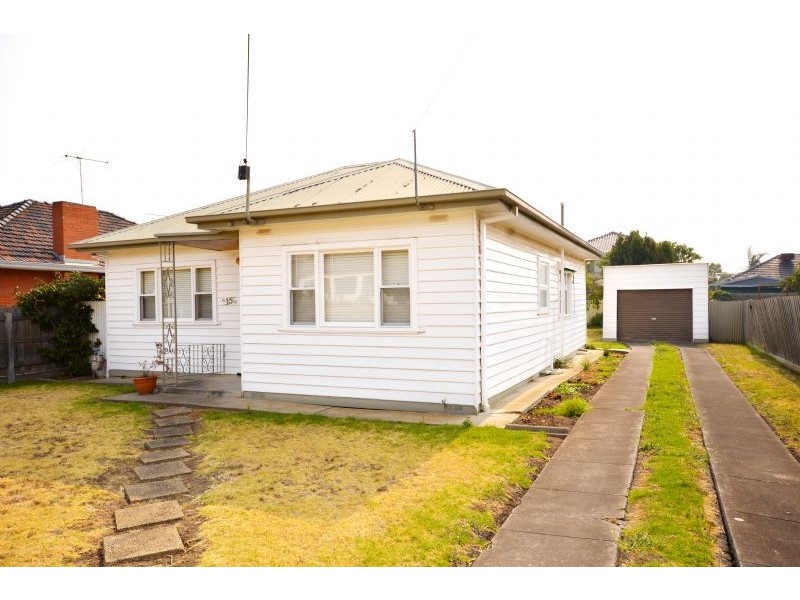 15 Erica Avenue, St Albans VIC 3021