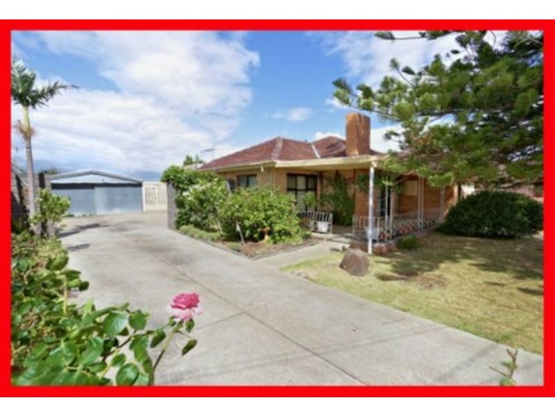 18 Lahy Street, St Albans VIC 3021