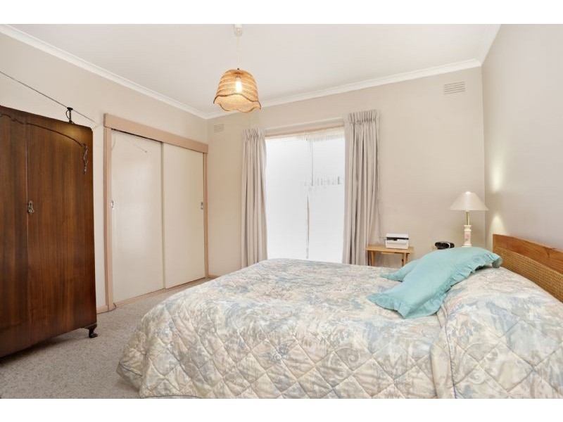 18 Lahy Street, St Albans VIC 3021