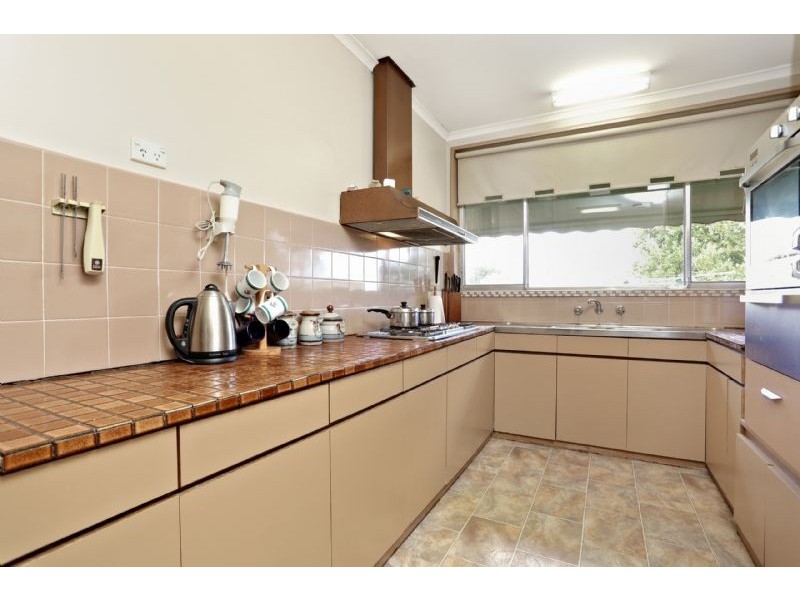 18 Lahy Street, St Albans VIC 3021