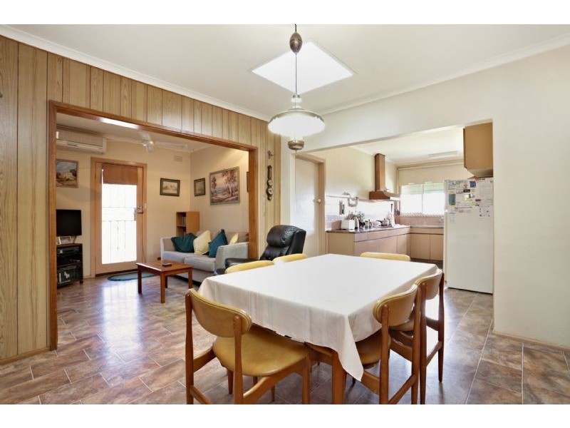 18 Lahy Street, St Albans VIC 3021