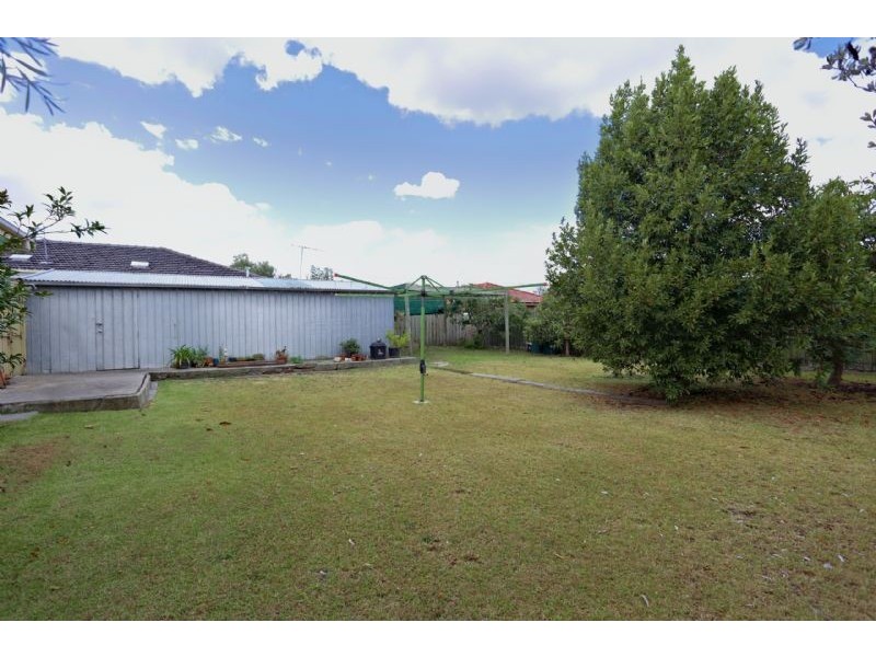 18 Lahy Street, St Albans VIC 3021