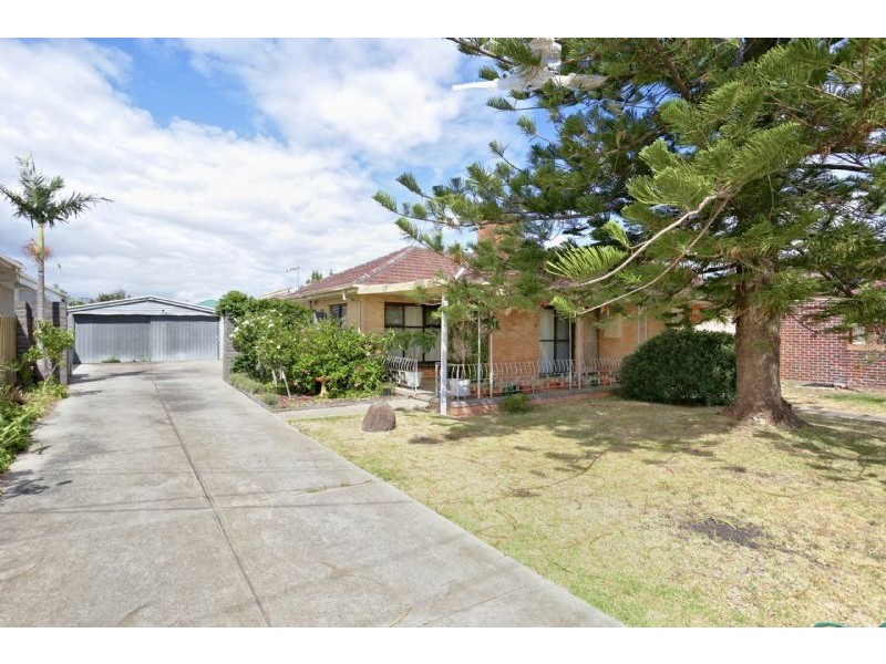 18 Lahy Street, St Albans VIC 3021