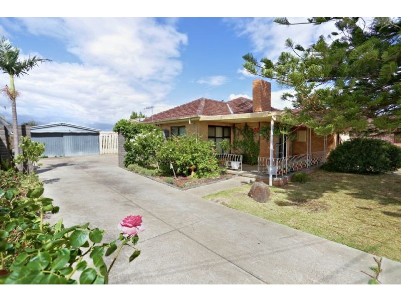 18 Lahy Street, St Albans VIC 3021