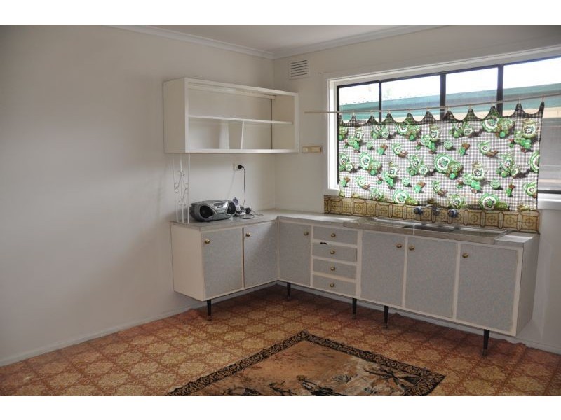 29 Avondale Avenue, St Albans VIC 3021