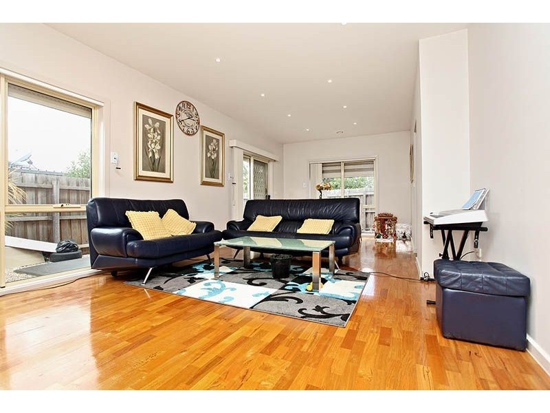 2/46 Ivanhoe Avenue, St Albans VIC 3021