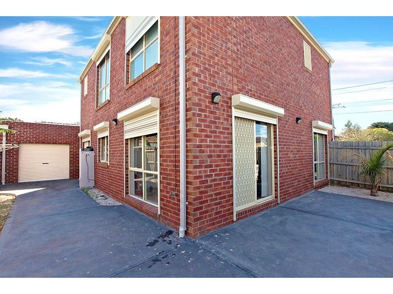 2/46 Ivanhoe Avenue, St Albans VIC 3021