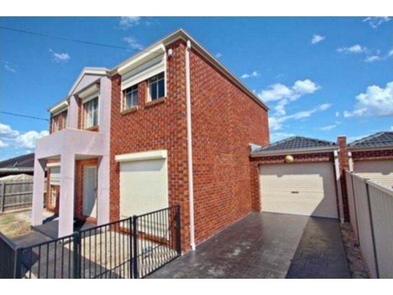 2/46 Ivanhoe Avenue, St Albans VIC 3021