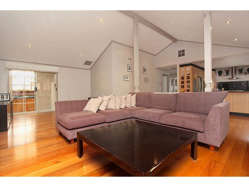 19 Kiparra Close, St Albans VIC 3021