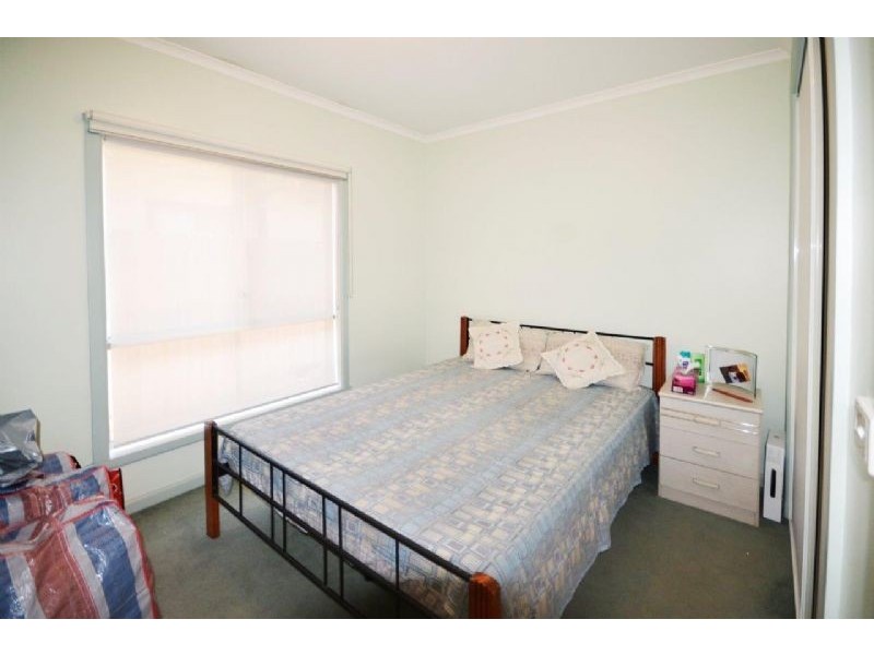 8 Oberon Avenue, St Albans VIC 3021