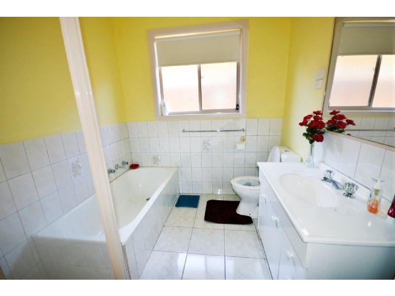 8 Oberon Avenue, St Albans VIC 3021