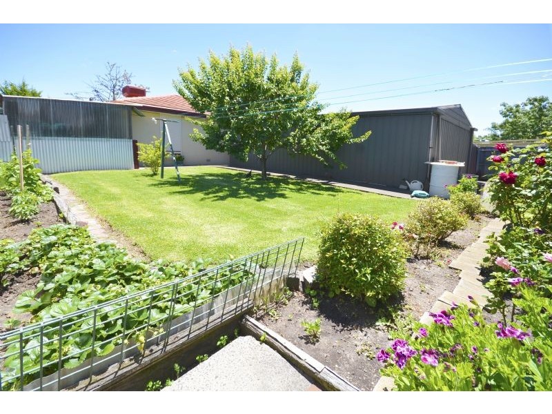 6 Camelot Drive, Albanvale VIC 3021
